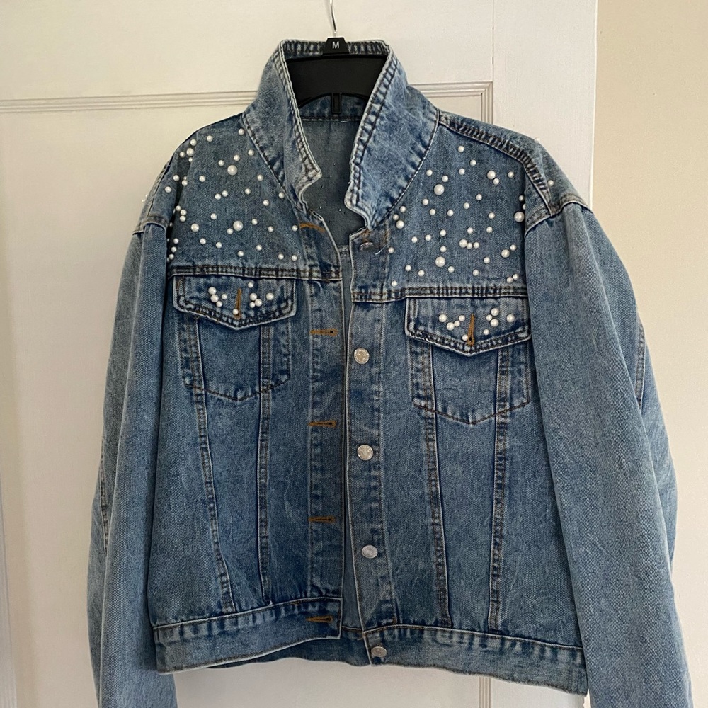Super cute loose fit Jean jacket w/ pretty pearls